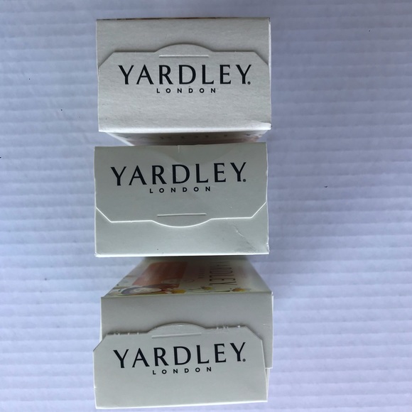 Set Of 3 Yardley London Soap Frosted Cranberry-Oatmeal & Almond -Shea Bu… - Picture 5 of 8